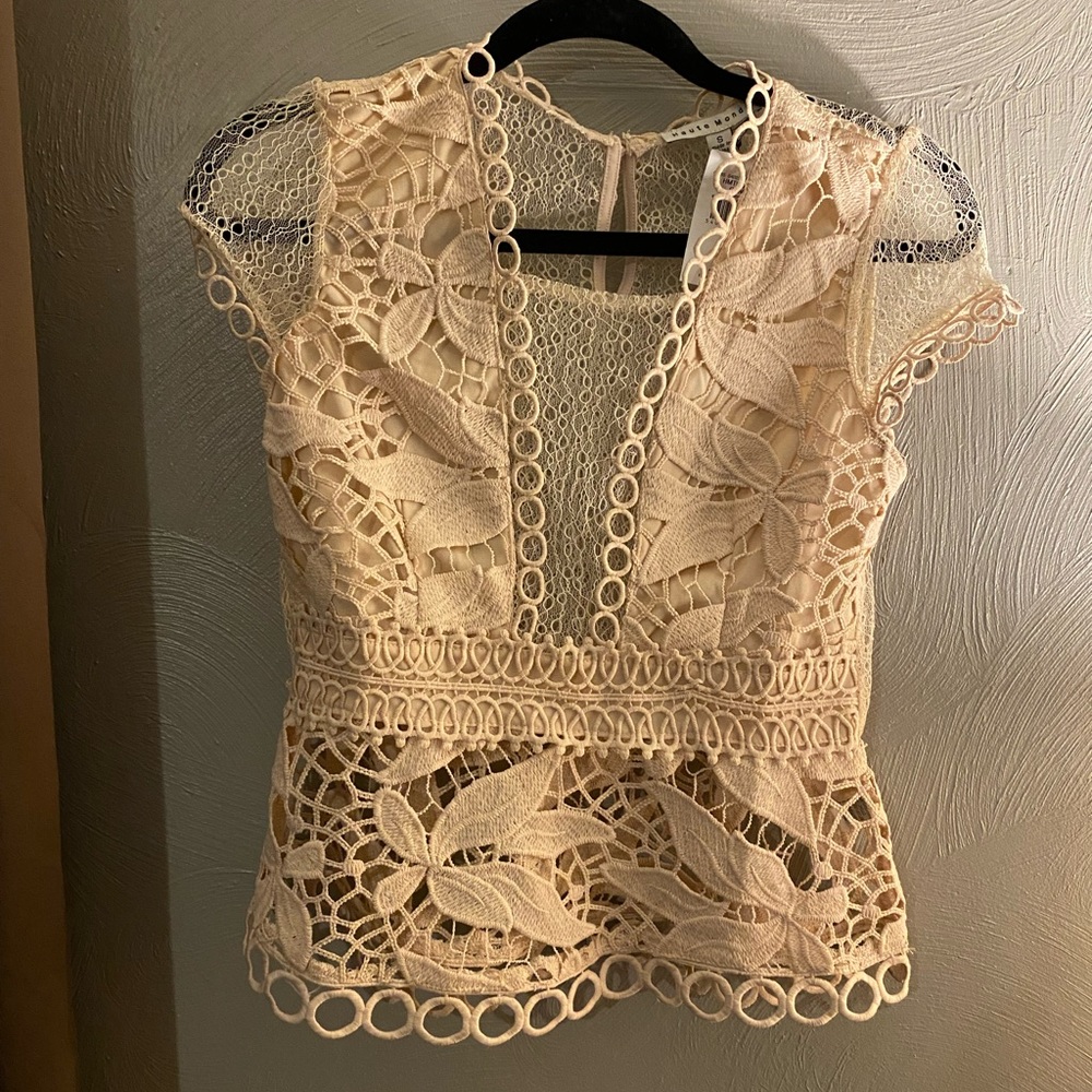 Stunning peachy cream lace top